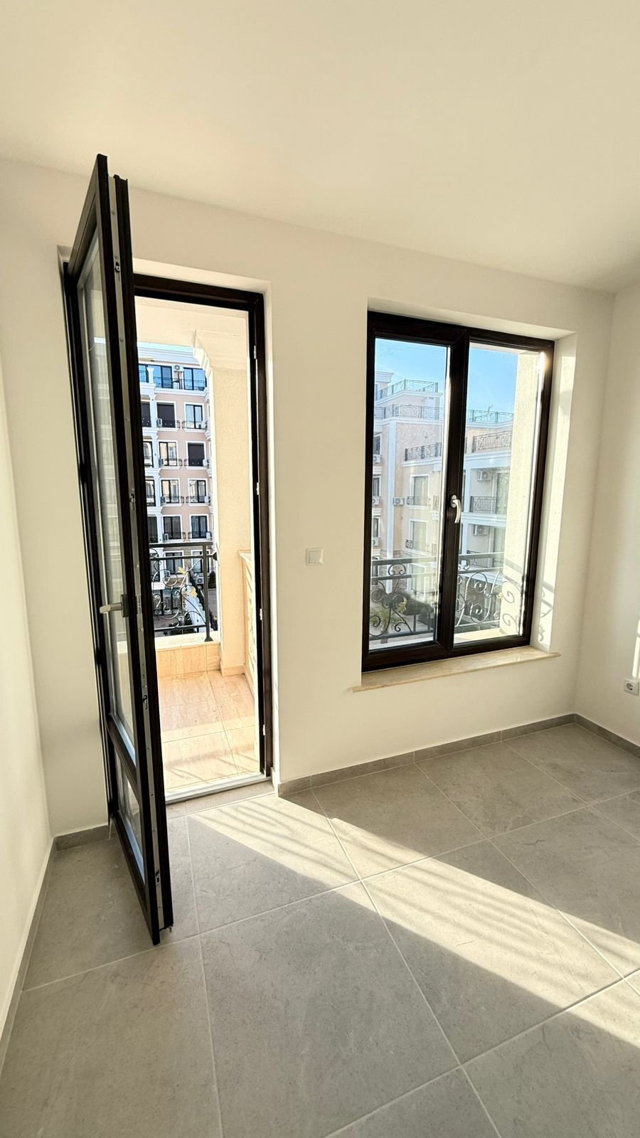 Двустаен апартамент с изглед към басейна в комплекс Империум 1, Свети Влас, България