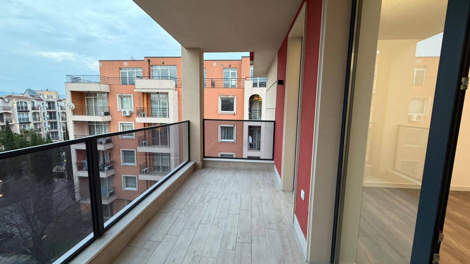 Тристаен апартамент в комплекс SUNNY VIEW CENTRAL, Свети Влас, България