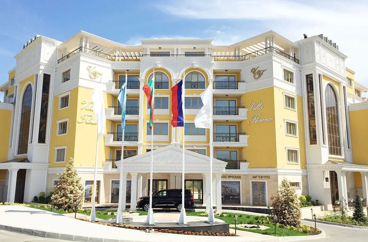 Тристаен апартамент в луксозен комплекс Villa Florence, Свети Влас, България
