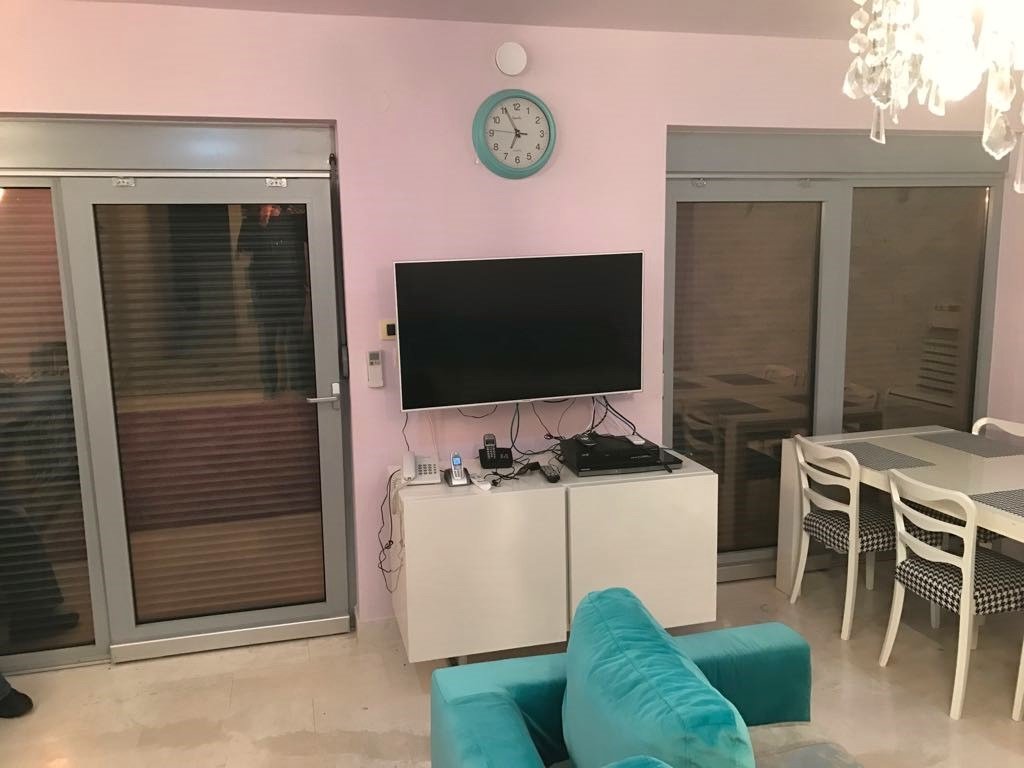 Einzigartige Villa direkt am Meer in Stoliv mit großem Garten, Garage und Panoramablick aufs Meer.