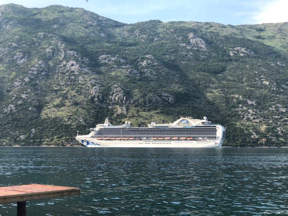 Einzigartige Villa direkt am Meer in Stoliv mit großem Garten, Garage und Panoramablick aufs Meer.