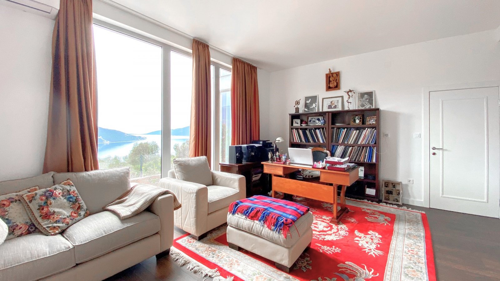 Moderne Villa mit Panoramablick aufs Meer in ruhiger Lage in Kumbor