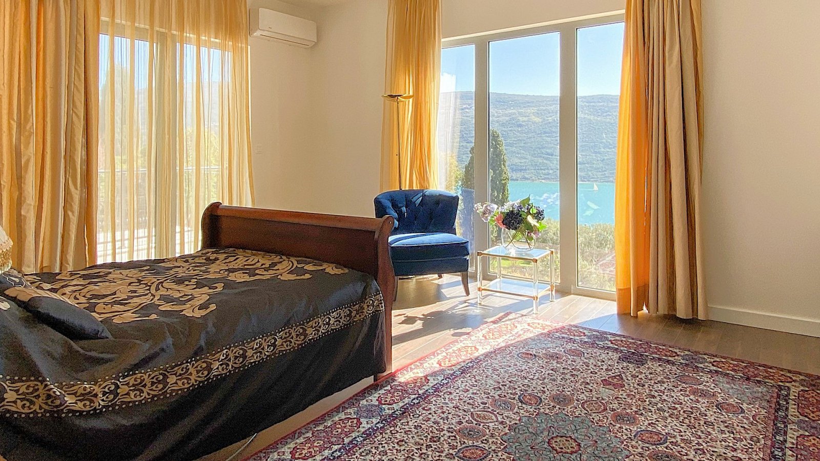 Moderne Villa mit Panoramablick aufs Meer in ruhiger Lage in Kumbor