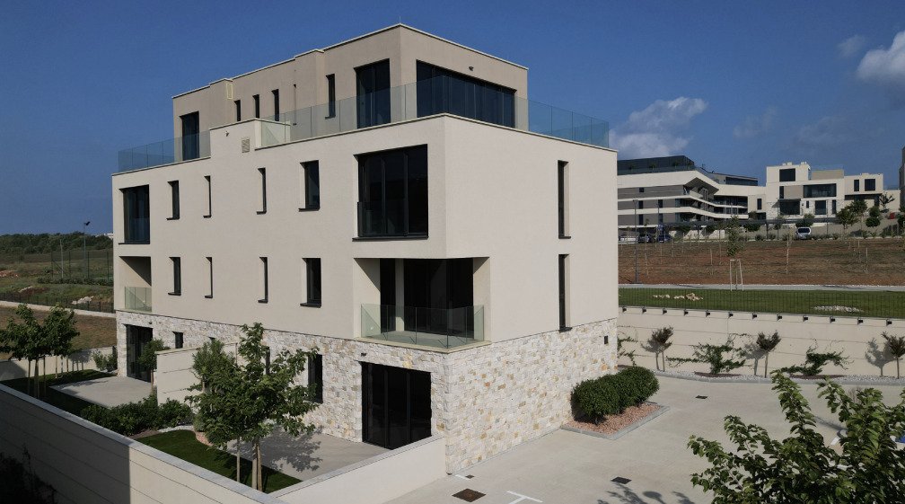 Moderne Ferienwohnung mit Garten, 100 m vom Meer entfernt in einem Top-Ferienort, Umag, Savudrija, Istrien