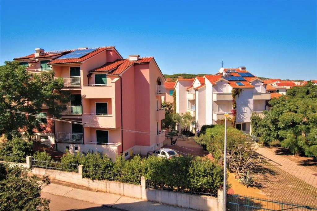Komfortables Minihotel mit Gästehaus, Investitionspotenzial am Meer, Vodice