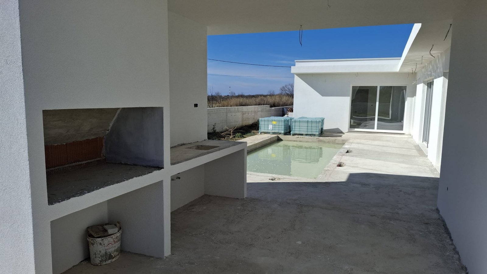 Elegante Villa mit Pool und Sommerküche in ruhiger Lage in Privlaki. Idealer Ort zum Entspannen und Genießen.