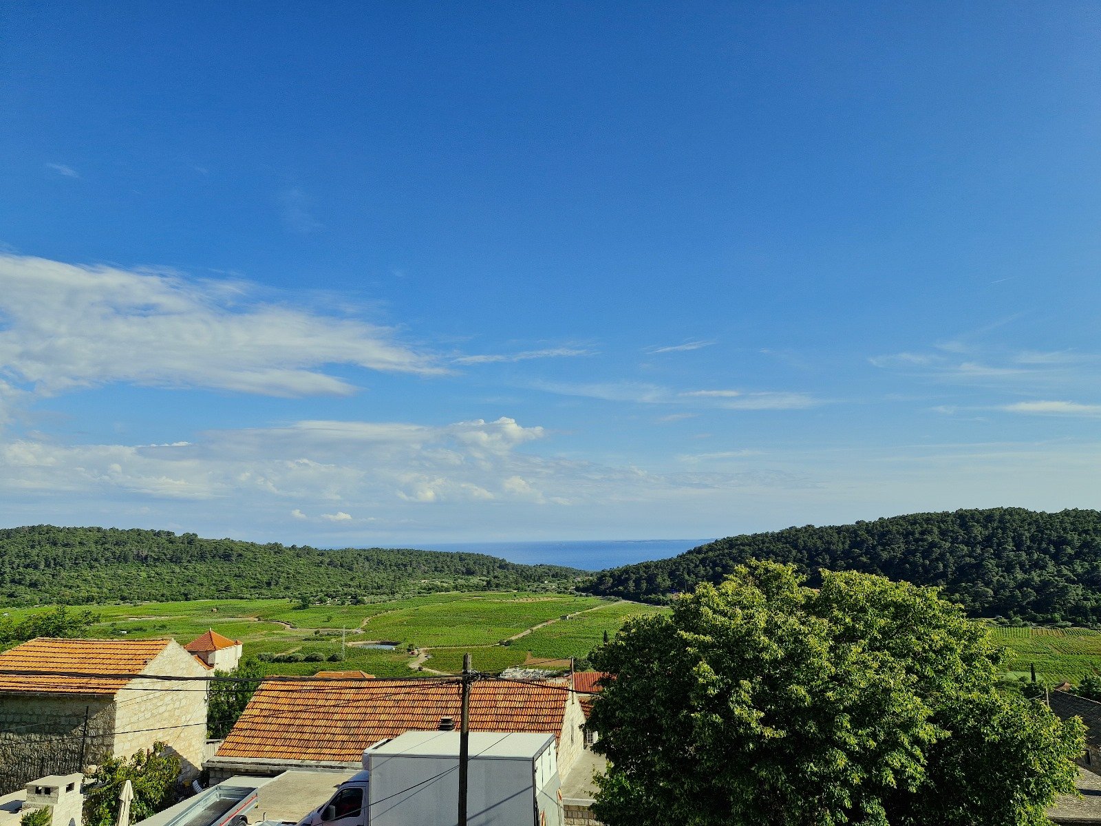 Steinhaus mit Blick auf das Meer und die Weinberge – friedliches Leben im Herzen der Insel Korčula