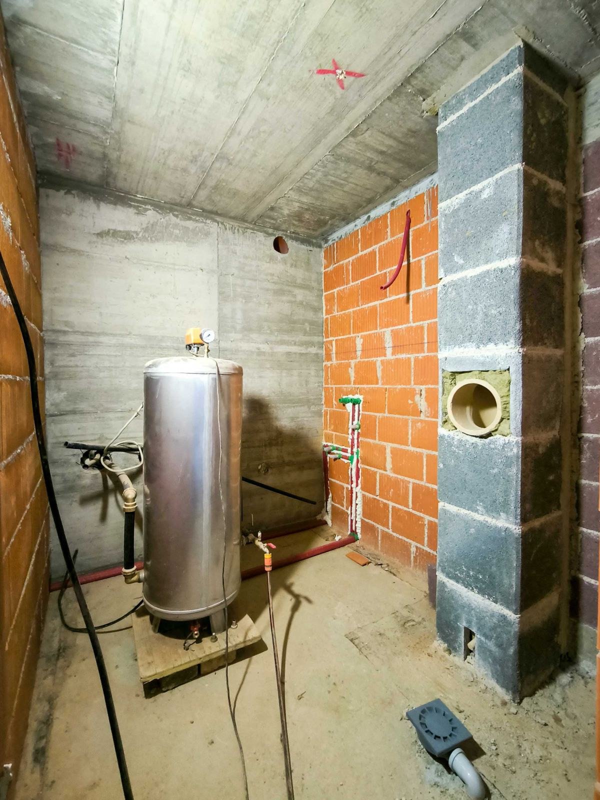 Haus im Bau auf einem großen Grundstück von 3500 m² mit Obstgarten – Vrbovec, Celine