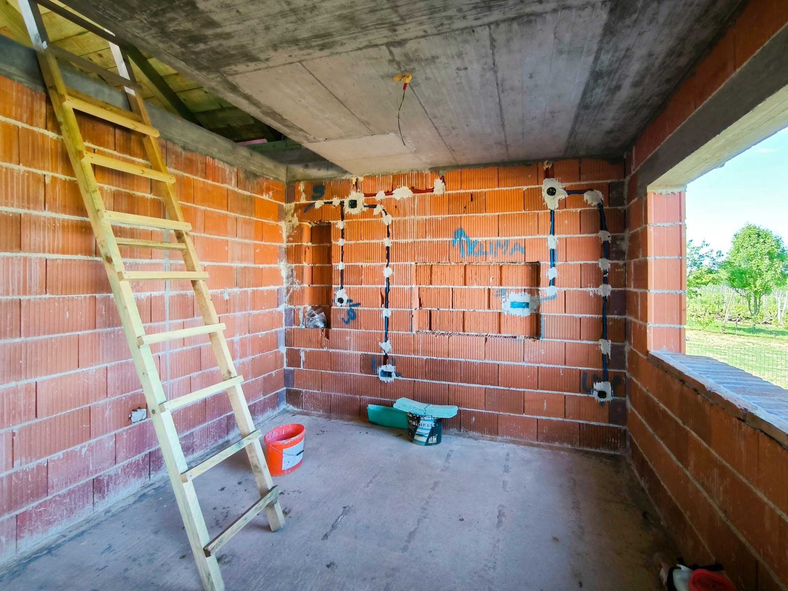 Haus im Bau auf einem großen Grundstück von 3500 m² mit Obstgarten – Vrbovec, Celine