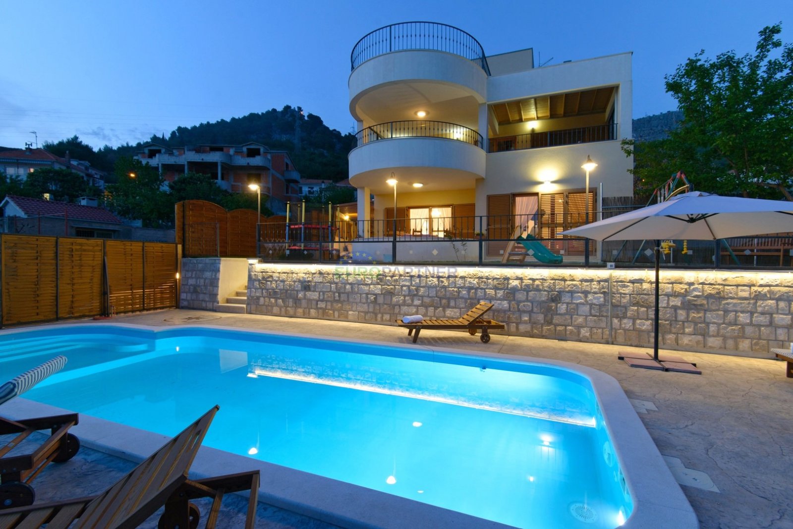 Luxusvilla mit Panoramablick aufs Meer in der Nähe von Split