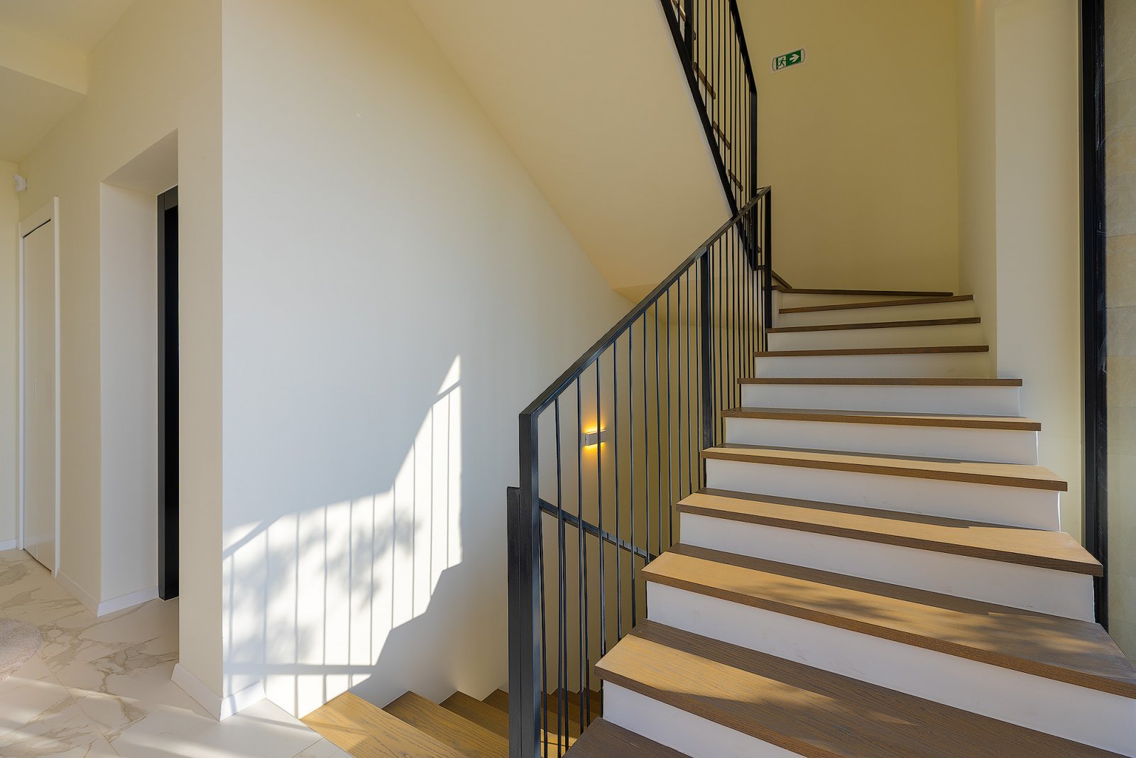 Luxuriöses Haus mit Aufzug am Meer in einem renommierten Ferienort in Umag Savudrija – Ihre private Oase in Istrien