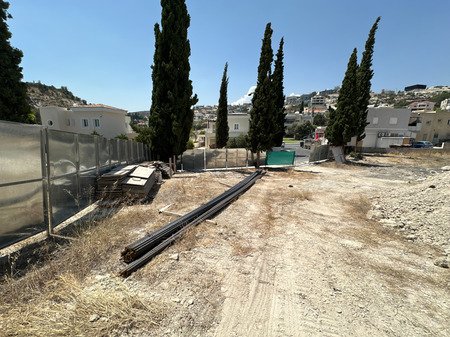 Investment-Penthouse mit drei Schlafzimmern, zwei Badezimmern und großer Dachterrasse mit Meerblick in Limassol