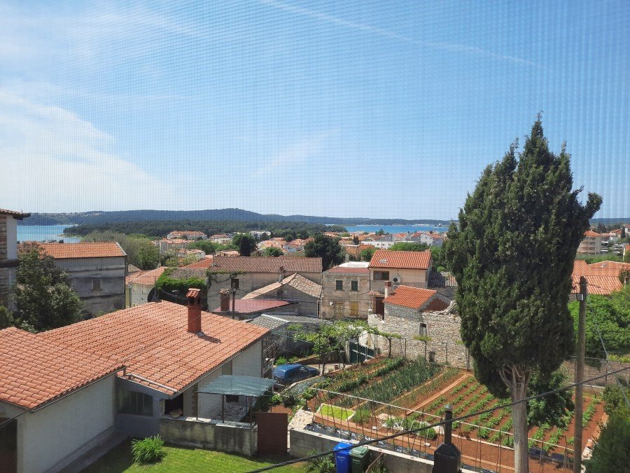 Renoviertes Haus im Herzen von Medulin mit Meerblick – ein ruhiger Ort zum Wohnen, für Ruhe und als Kapitalanlage.