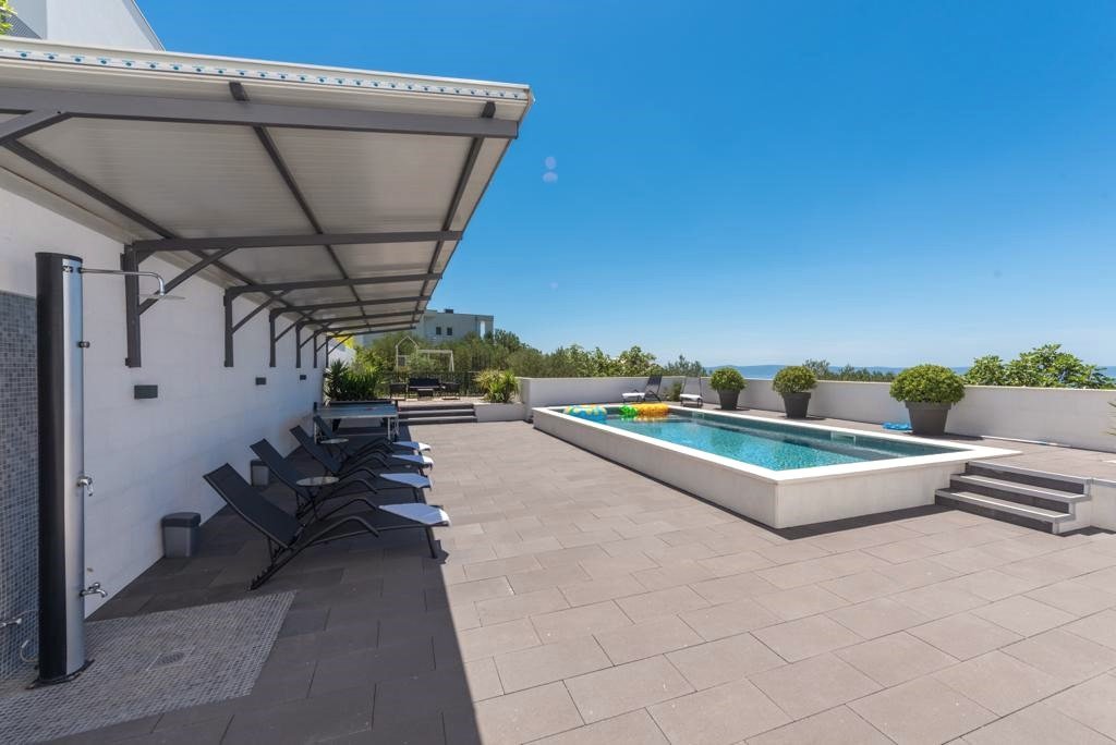 Stilvolles Apartmenthaus mit Pool und Meerblick im Herzen der Makarska Riviera