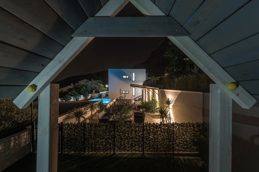 Stilvolles Apartmenthaus mit Pool und Meerblick im Herzen der Makarska Riviera