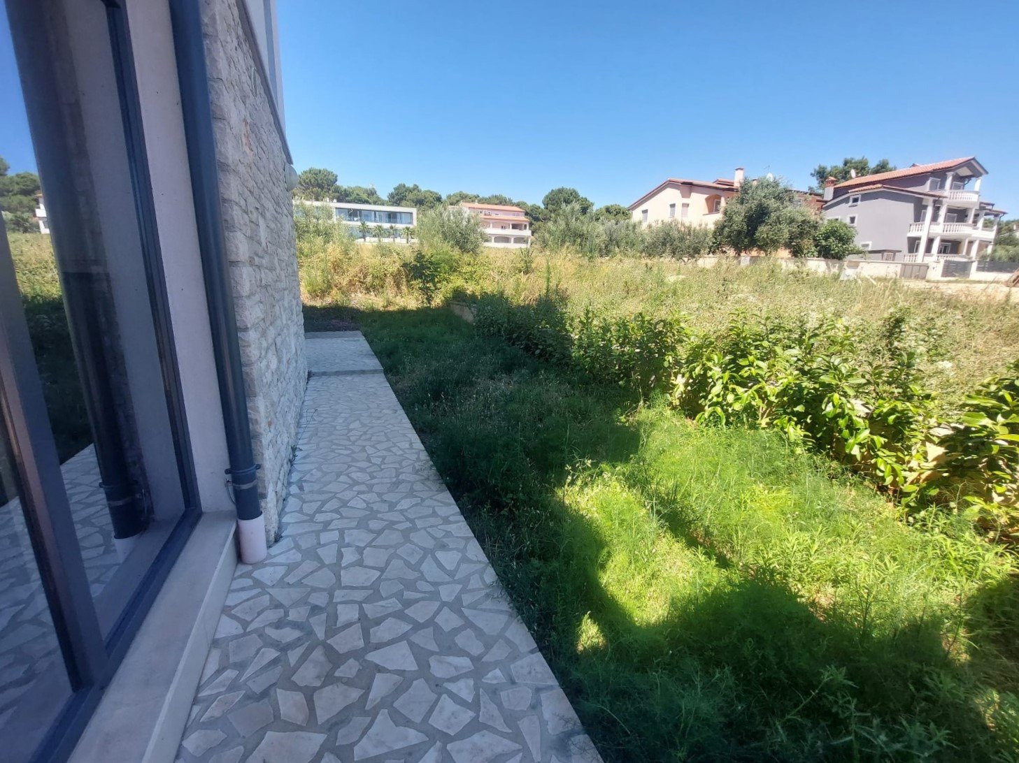 Modernes Apartment mit Swimmingpool und großem Garten in Medulin