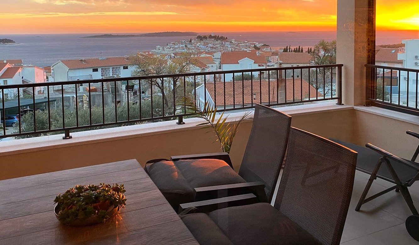 Geräumige Wohnung mit atemberaubendem Blick auf die Altstadt und das Meer, Primošten