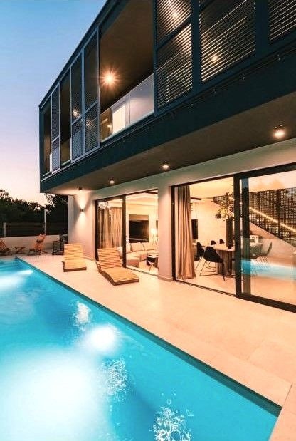 Designvilla mit Pool und Sauna, 350 m vom Meer entfernt, Šibenik