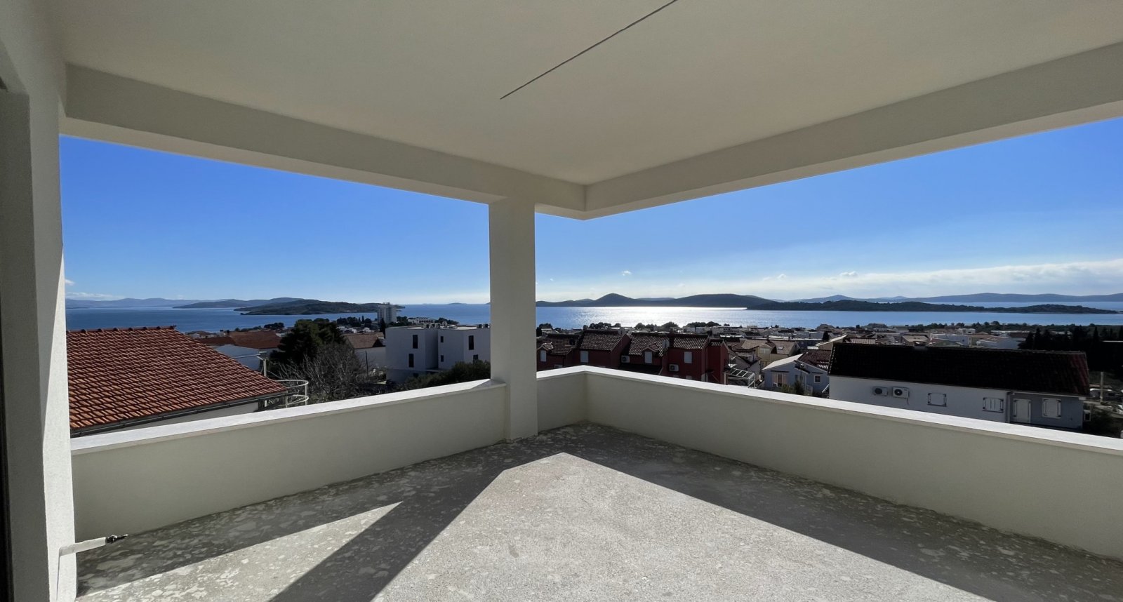 Modernes Apartment mit Meerblick, 400 m vom Strand von Vodice entfernt.