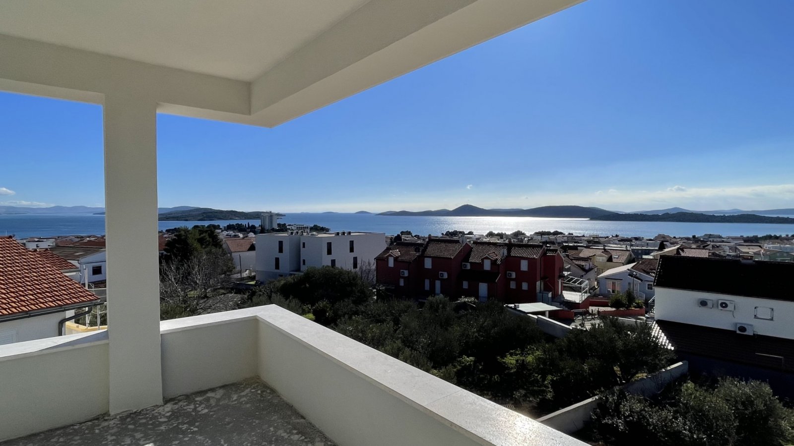 Modernes Apartment mit Meerblick, 400 m vom Strand von Vodice entfernt.