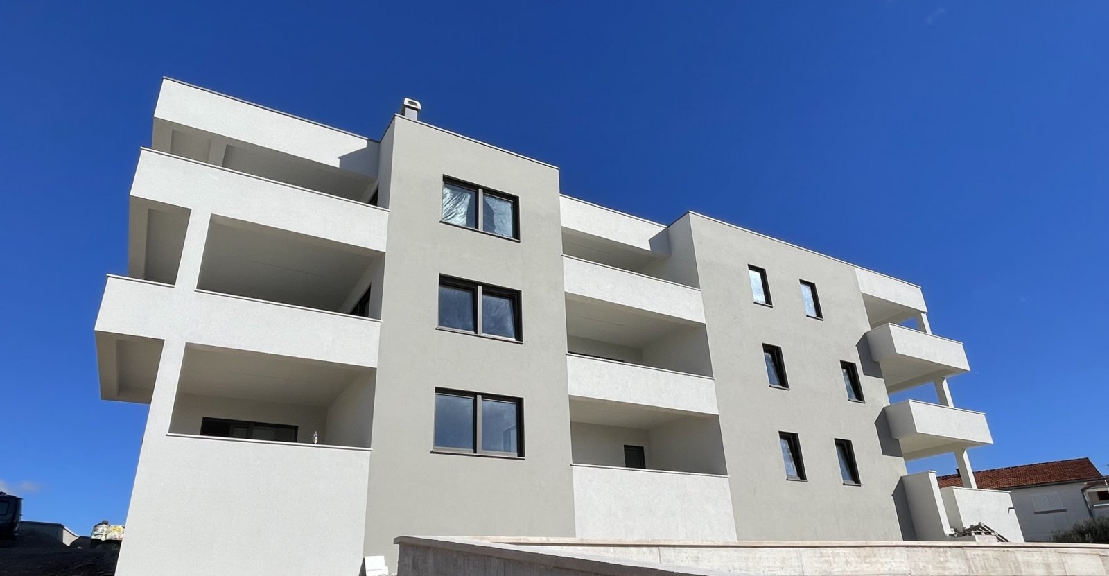 Modernes Apartment mit Meerblick, 400 m vom Strand von Vodice entfernt.