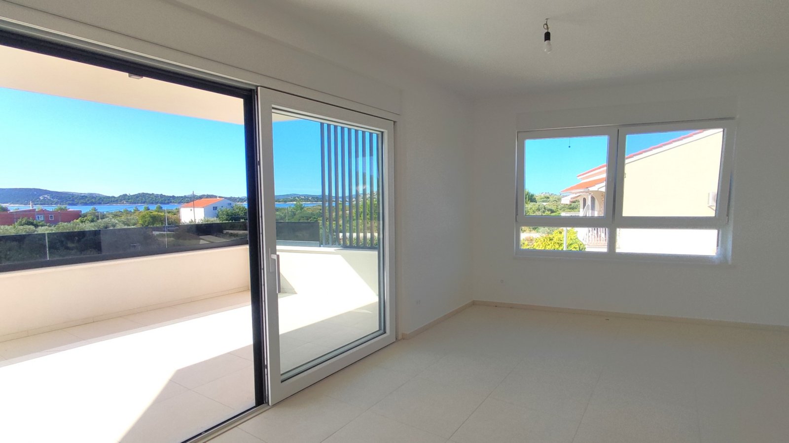 Modernes Apartment mit Meerblick, 400 m vom Strand von Vodice entfernt.