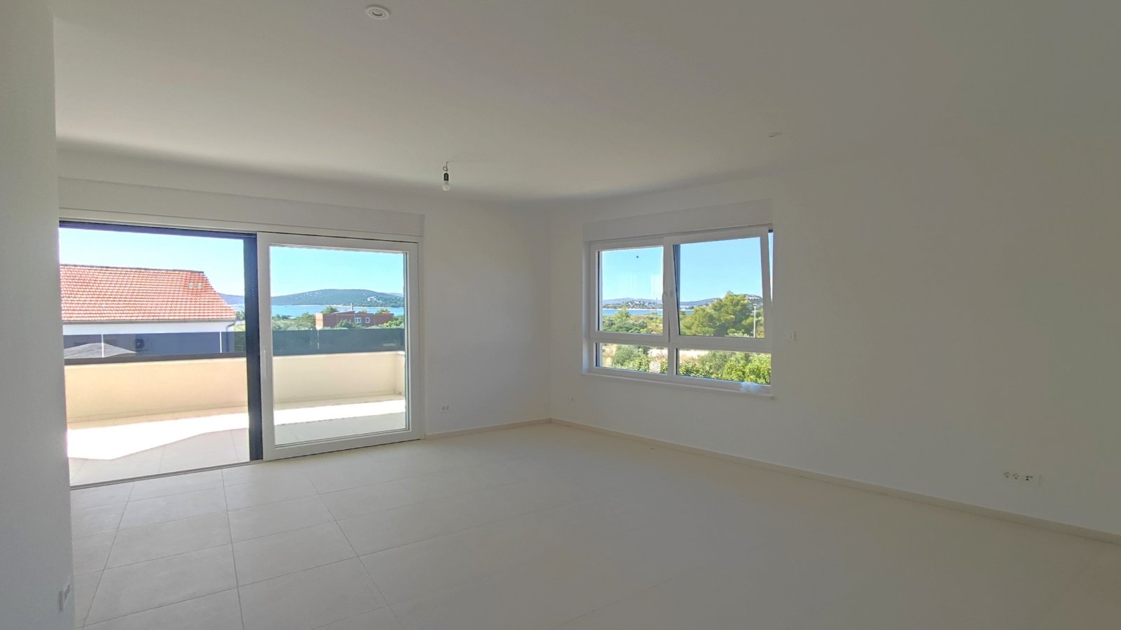 Modernes Apartment mit Meerblick, 400 m vom Strand von Vodice entfernt.