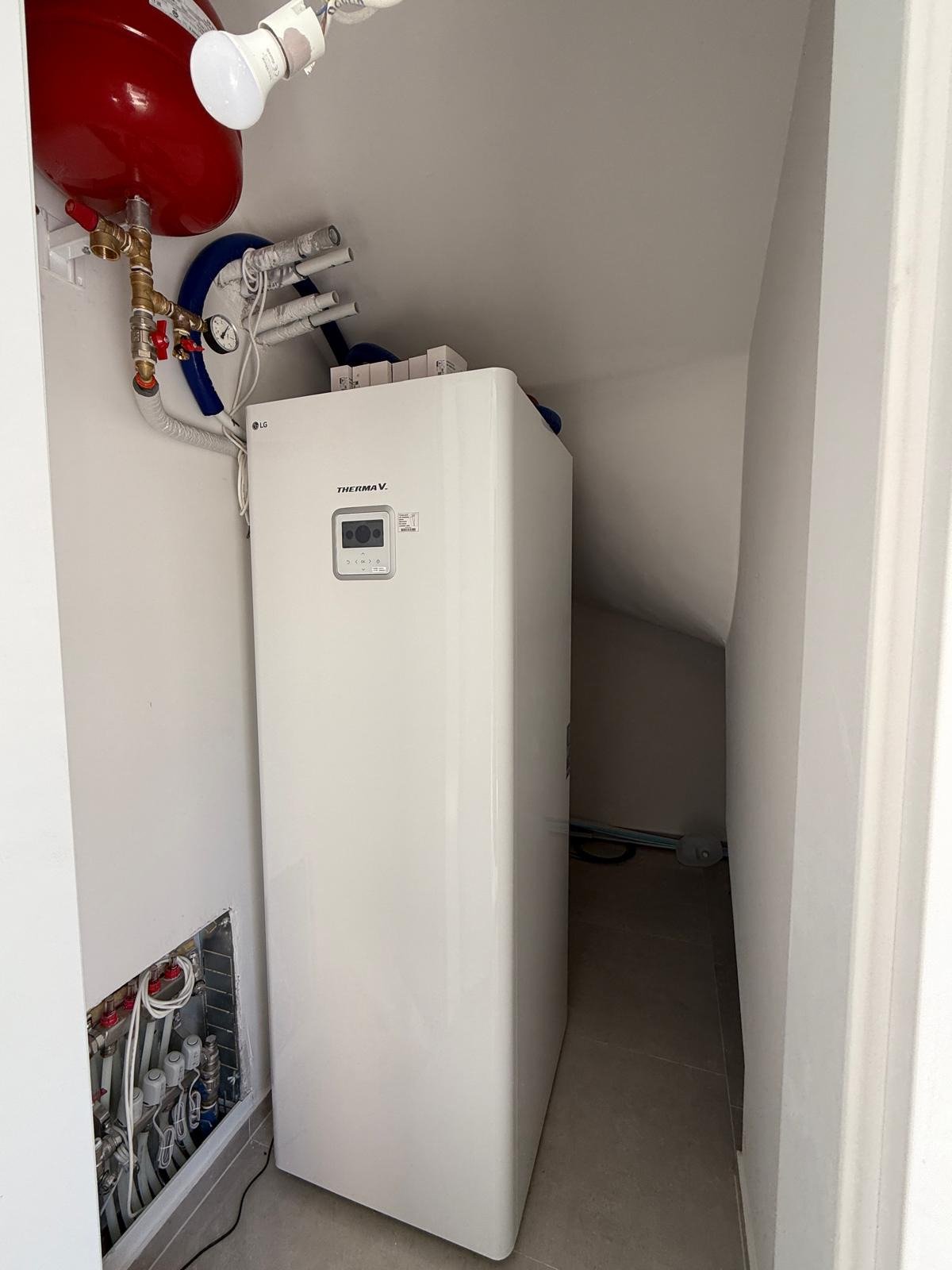 Modernes Doppelhaus mit Meerblick und nur wenige Schritte vom Strand von Srima entfernt