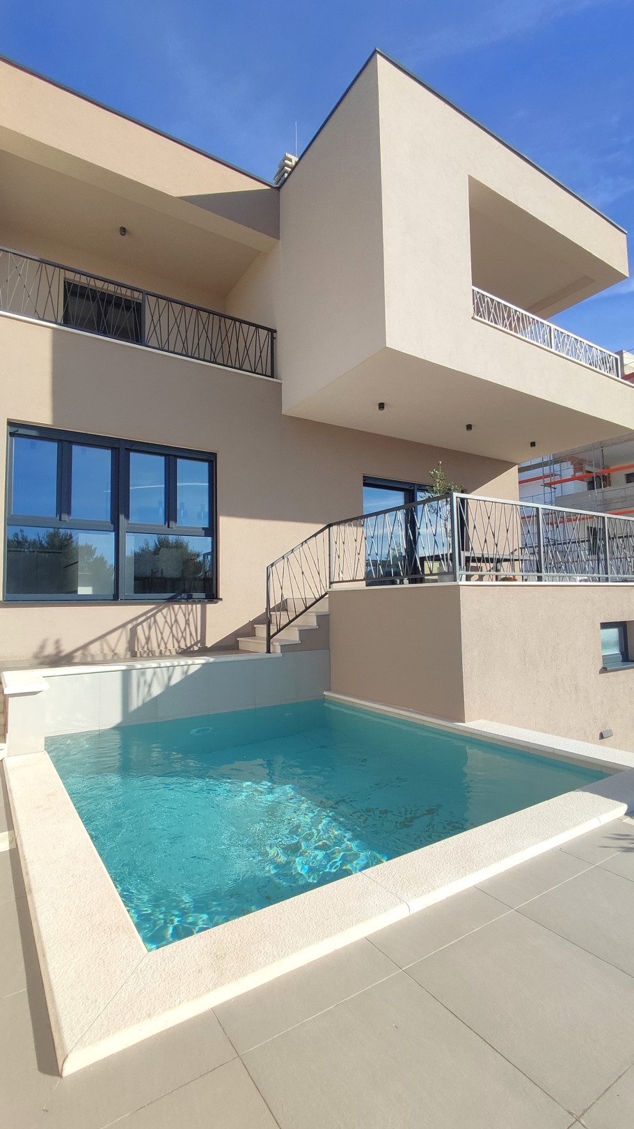 Luxuriöses Doppelhaus mit Swimmingpool und Panoramablick auf das Meer in Vodice