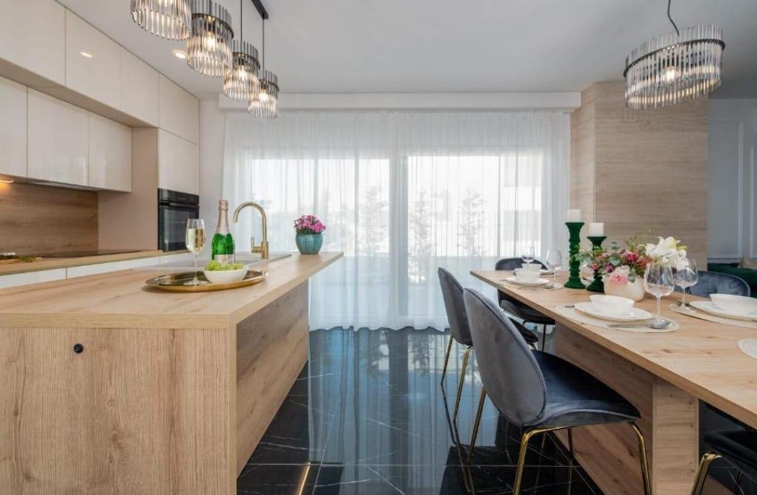 Modernes Doppelhaus mit Meerblick und Pool in ruhiger Lage – Privlaka