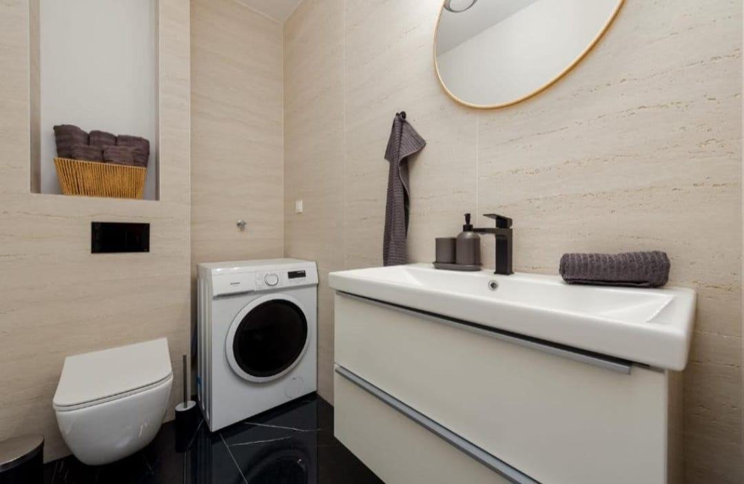 Modernes Doppelhaus mit Meerblick und Pool in ruhiger Lage – Privlaka