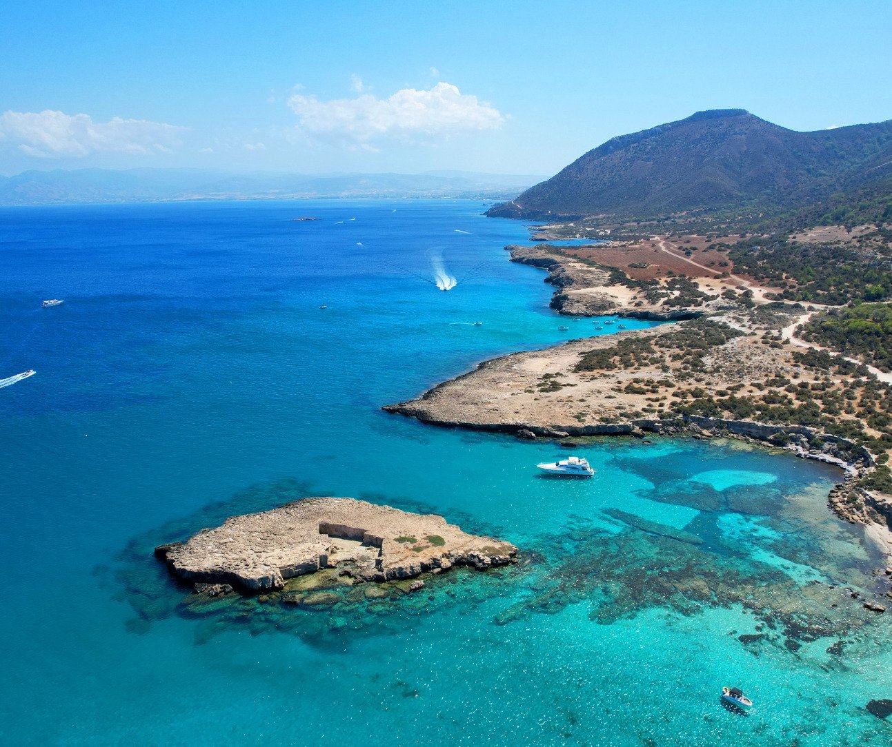 Luxuriöse 4-Zimmer-Wohnung in Paphos, drei Badezimmer, nur wenige Gehminuten vom Flughafen und vom Strand entfernt.