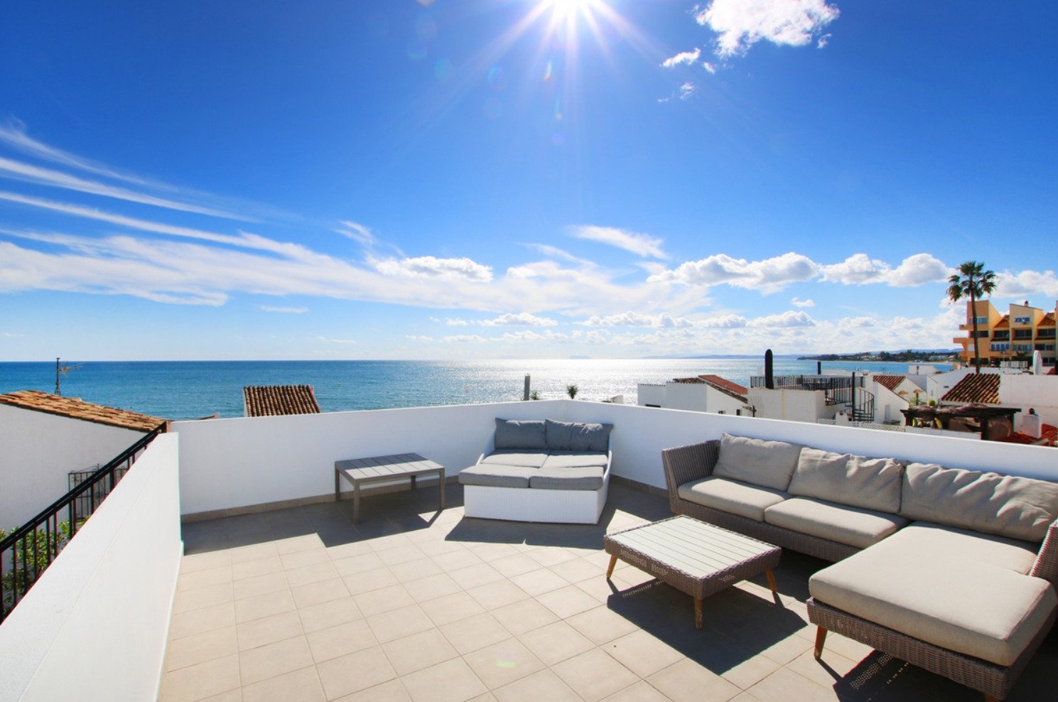 Luxushaus mit atemberaubendem Panoramablick, 30 Meter vom Sandstrand entfernt, Costa del Sol