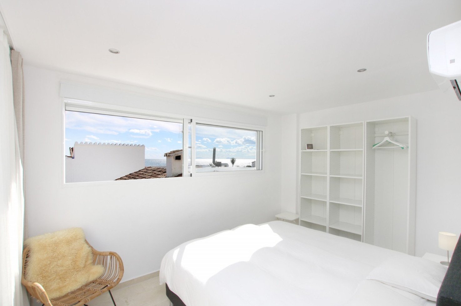 Luxushaus mit atemberaubendem Panoramablick, 30 Meter vom Sandstrand entfernt, Costa del Sol