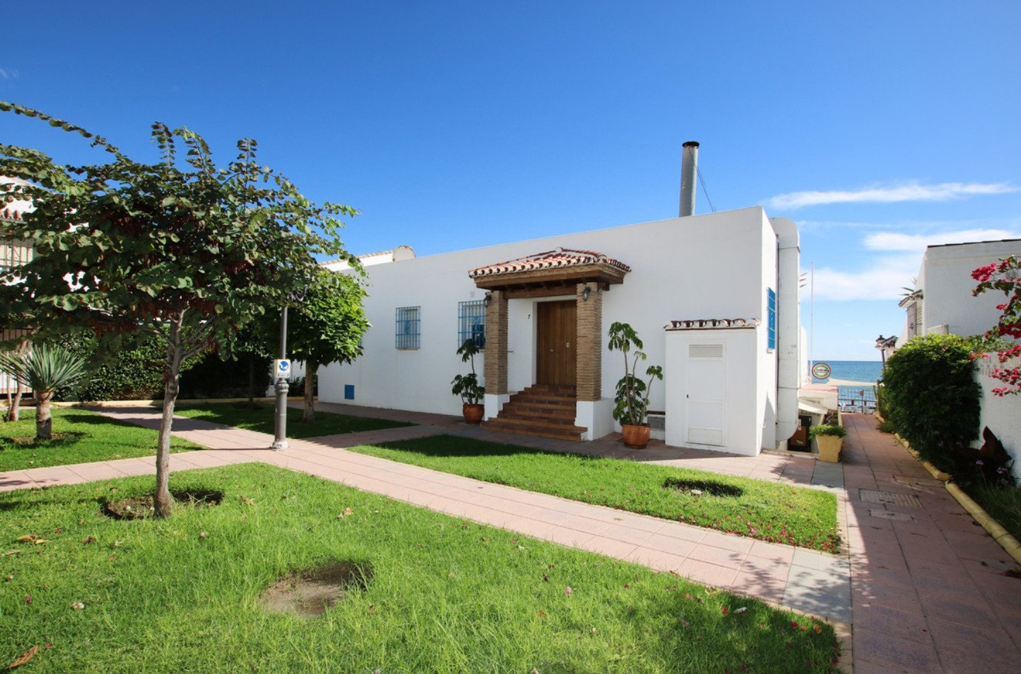 Luxushaus mit atemberaubendem Panoramablick, 30 Meter vom Sandstrand entfernt, Costa del Sol