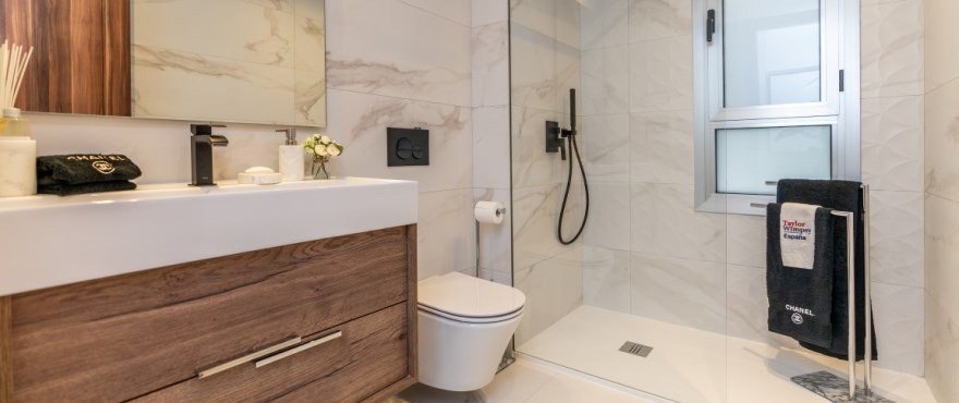 Premium-Apartment in einer erstklassigen Anlage direkt am Meer in Marbella – modernes Design und erstklassige Qualität.