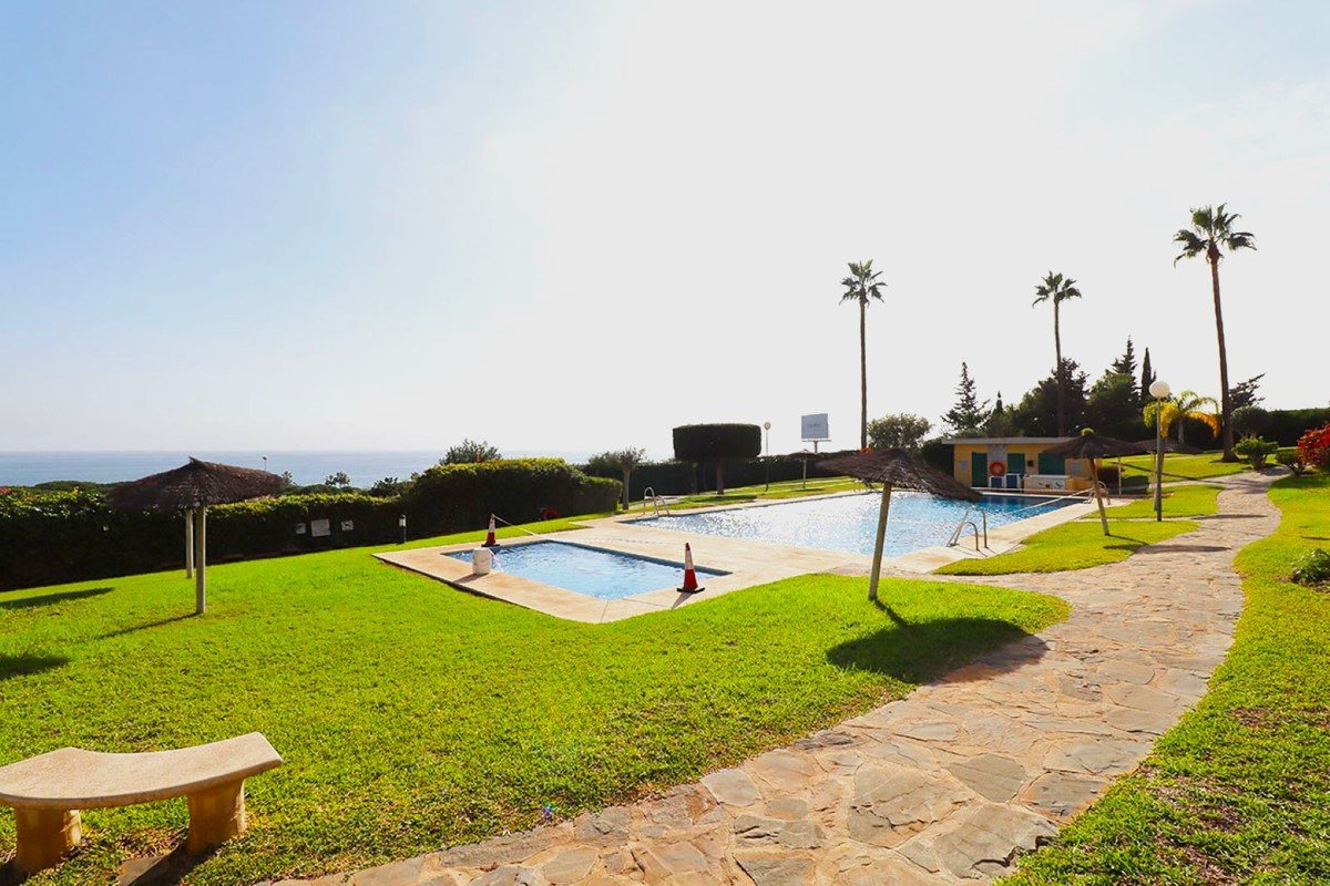 Luxusapartment mit atemberaubendem Meerblick in Cabopino, Marbella