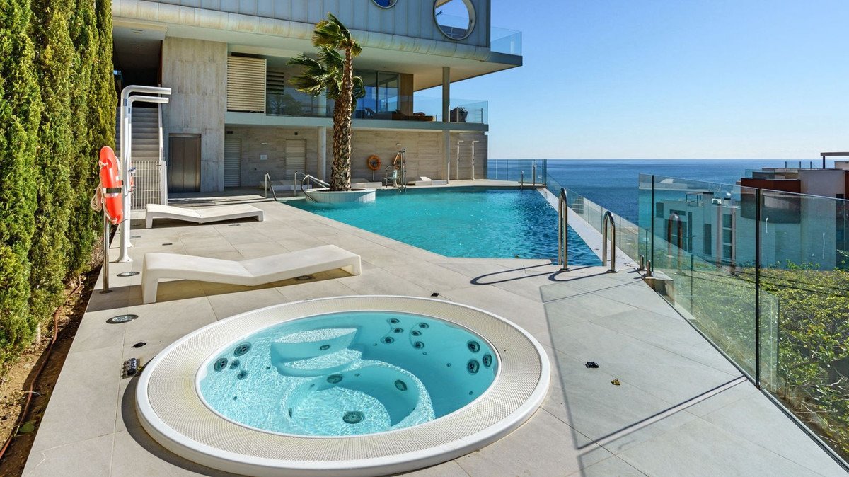 Fuengirola, Málaga: Luxuriöses Apartment mit atemberaubendem Meerblick in der prestigeträchtigen Lage von Fuengirola 