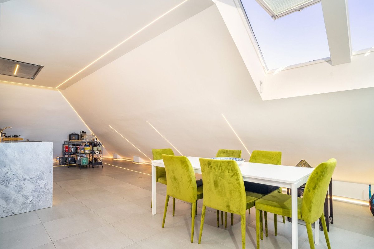 Exklusives, modernes 2-Zimmer-Apartment in Manila mit atemberaubendem Meerblick