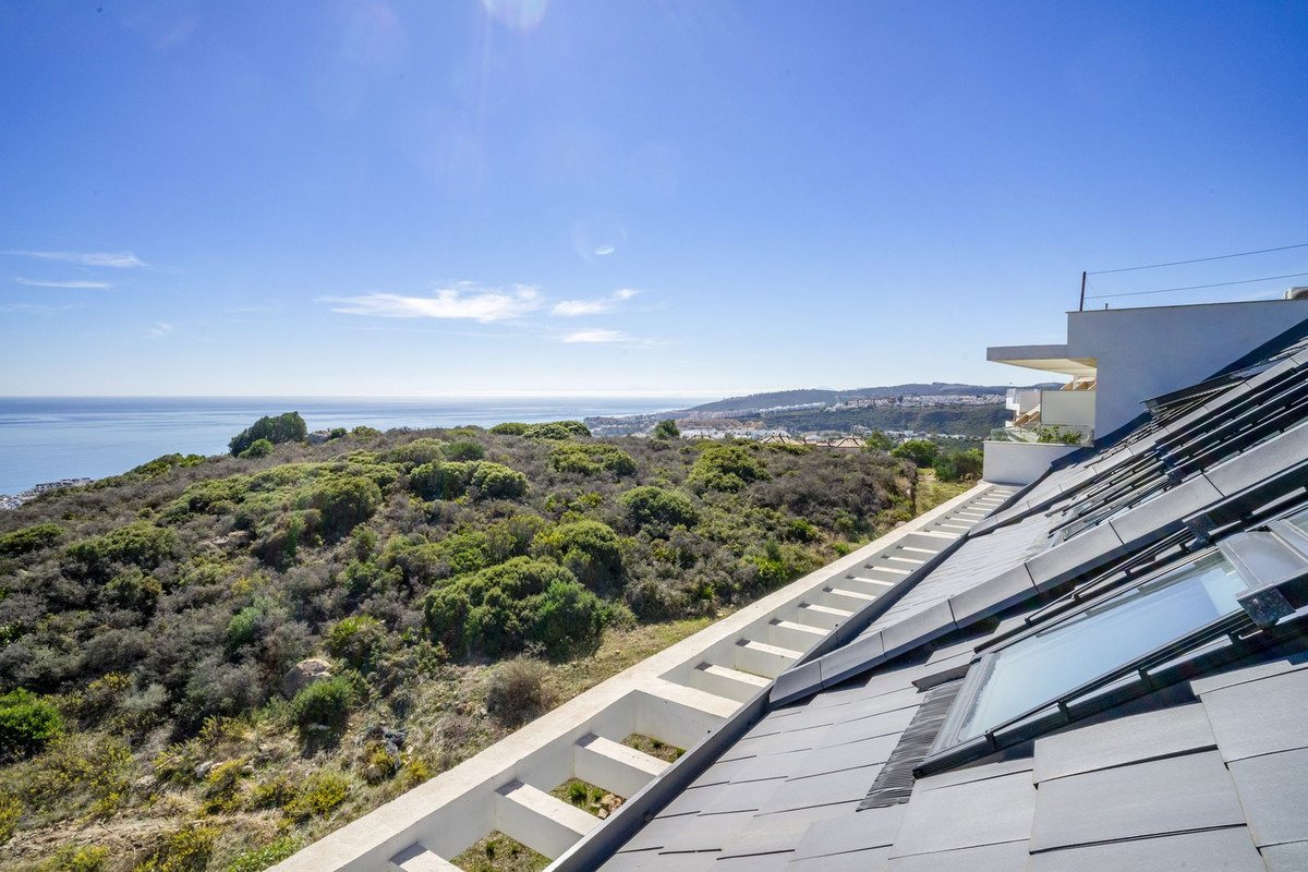 Exklusives, modernes 2-Zimmer-Apartment in Manila mit atemberaubendem Meerblick