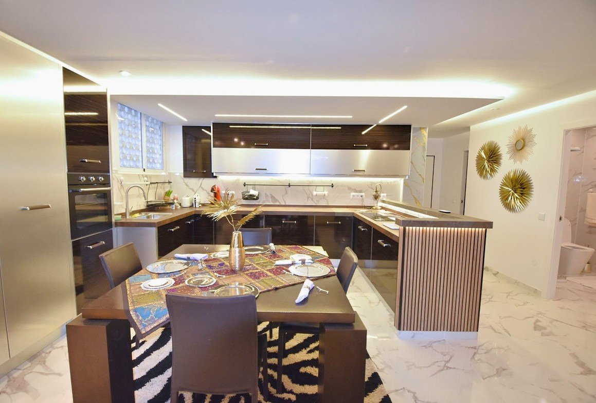 Stilvolles Apartment nur 5 Gehminuten vom Strand entfernt – im Herzen des luxuriösen Marbella!