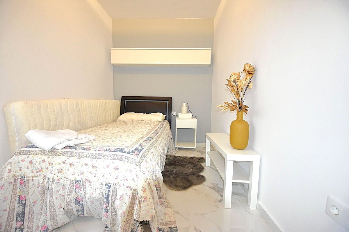 Stilvolles Apartment nur 5 Gehminuten vom Strand entfernt – im Herzen des luxuriösen Marbella!