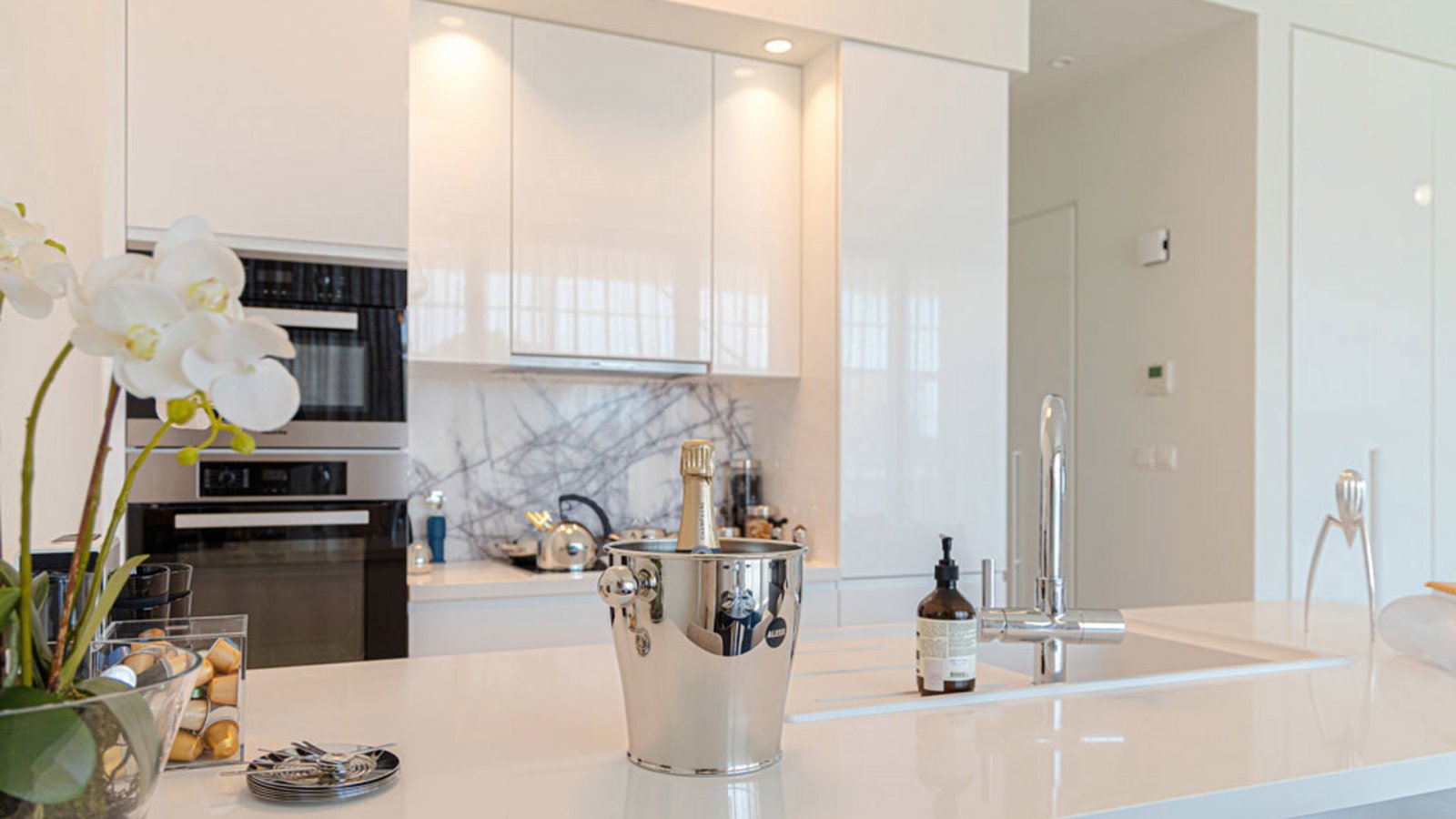 Anlageapartment mit drei Schlafzimmern → Strand-, Altstadt- und dauerhafter Meerblick → Paphos