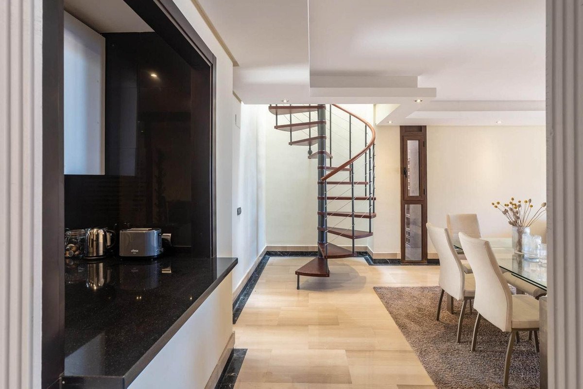 Duplex-Penthouse mit Meerblick und privatem Pool – Bahía de la Plata, Estepona
