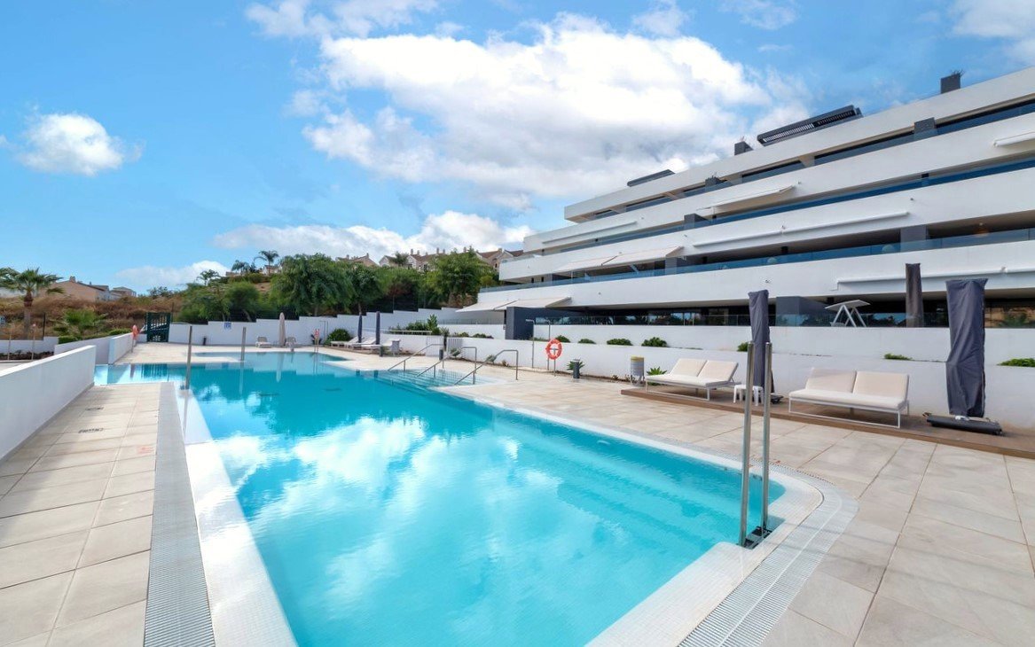 Modernes Penthouse mit Aussicht, privatem Pool und Vermietungslizenz – Neue Goldene Meile, Estepona