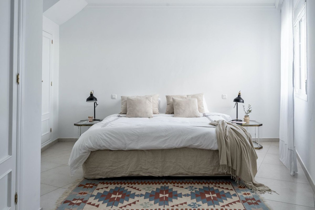 Penthouse im Herzen von San Pedro mit Panoramablick – moderne Eleganz mit mediterranem Flair