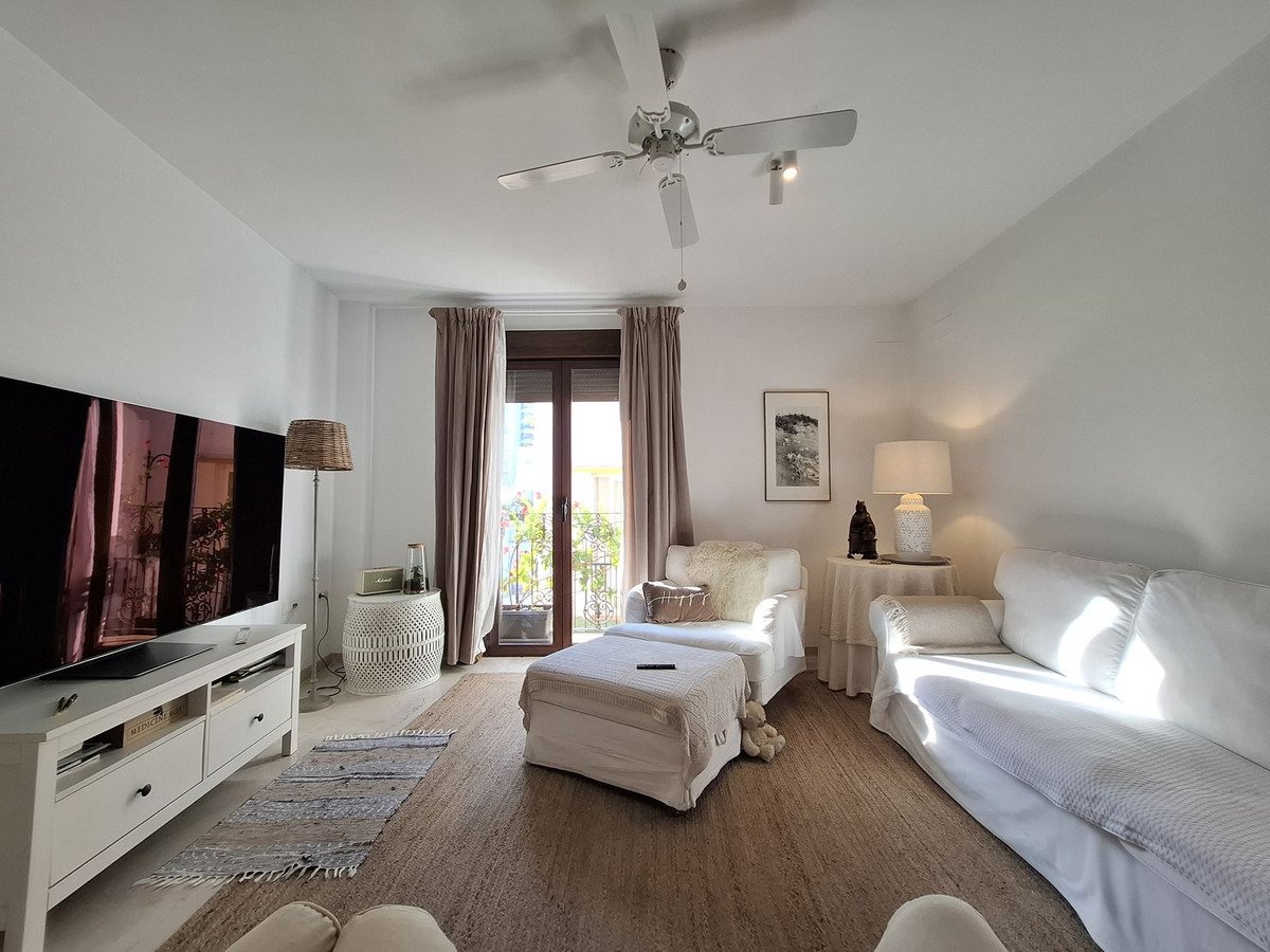 Helles Duplex-Penthouse, 100 m vom Strand La Bajadilla entfernt – Marbella