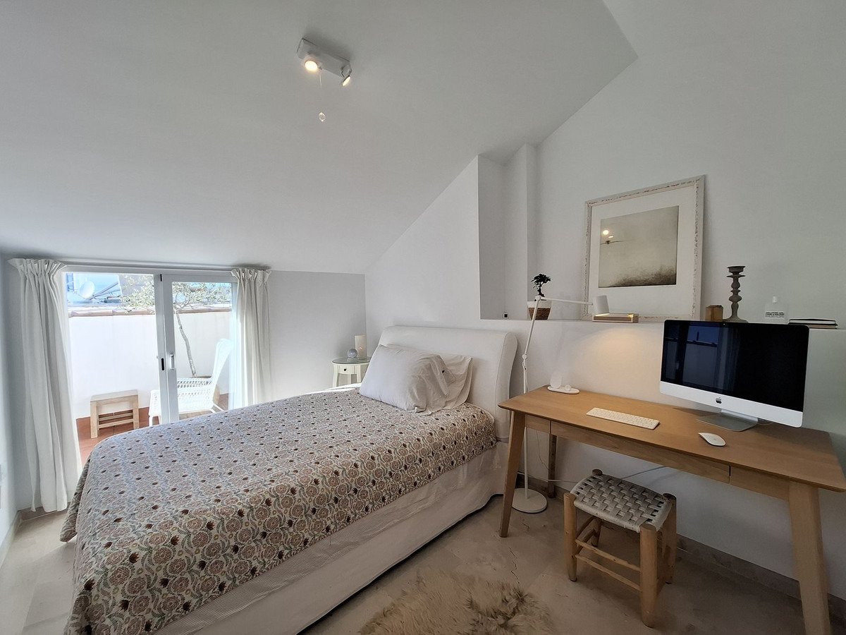 Helles Duplex-Penthouse, 100 m vom Strand La Bajadilla entfernt – Marbella