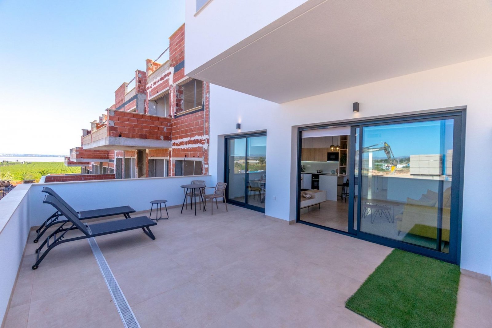 Modernes Apartment mit Terrasse und Lagunenblick – Torrevieja