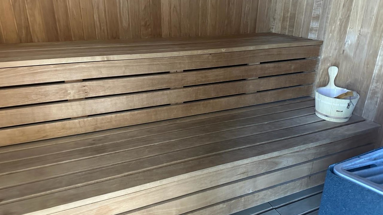 Luxuriöses Apartment mit vier Schlafzimmern → nur wenige Gehminuten vom Strand entfernt → Limassol